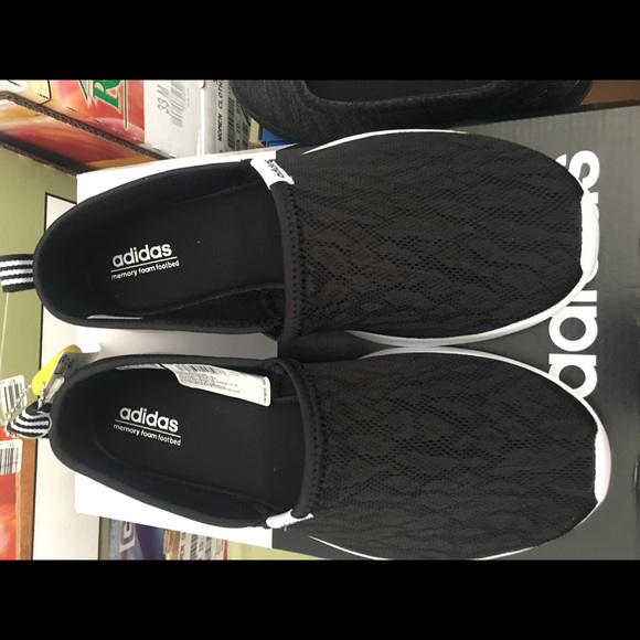 Women's Adidas slip on Tennis Shoes - Picture 2 of 2